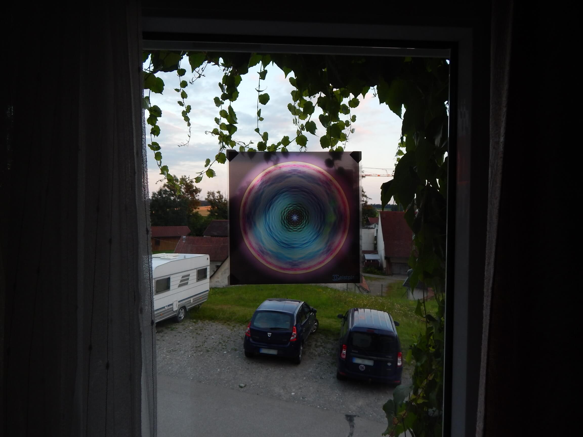 Bild von einer Fensterfolie, welche ein Mandala abbildet