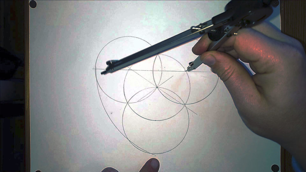 Bild von einem Zirkel, der einen Viertelskreis zieht.